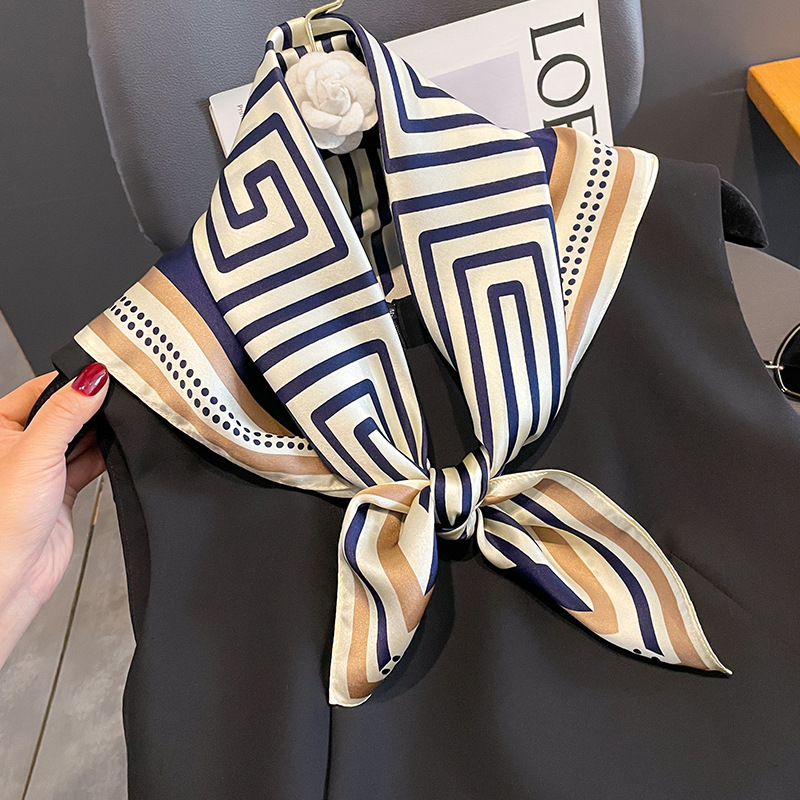 Luxury Brand Neckerchief Sprin - огляд і ціна Ascot Neck Scarf